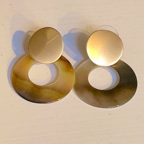 Pearl Tan Gold-Toned Earrings Pierced Vintage - Picture 1 of 7